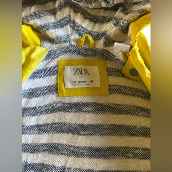Zara rain jacket 9-12m - Picture 2 of 3